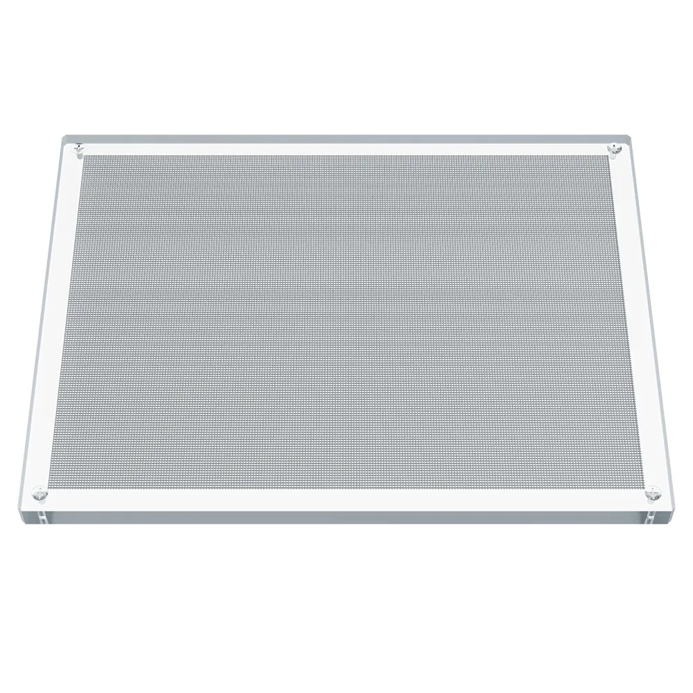 Rectangular transparent plate containing a fine mesh for artefacts evaluation.